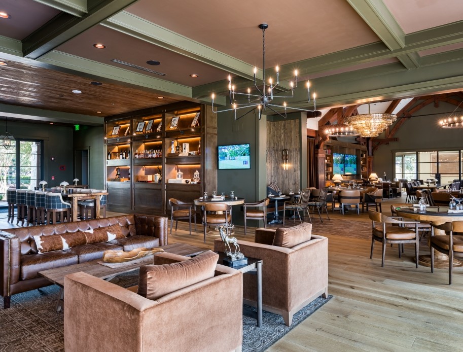 Shark's Tooth Clubhouse lounge and bar