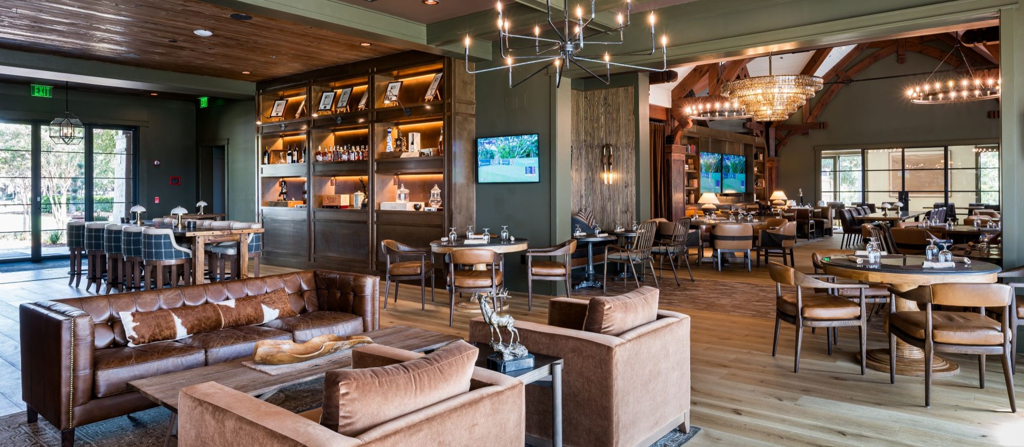 Shark's Tooth Clubhouse dining room, lounge and bar