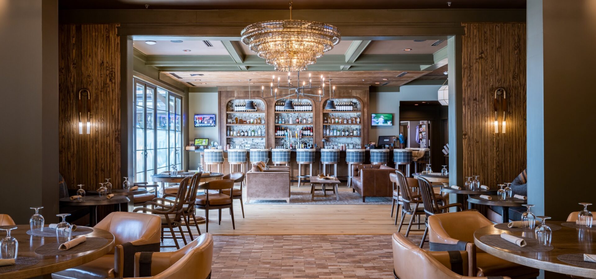 Shark's Tooth Clubhouse lounge and bar