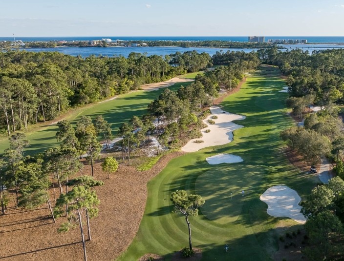 Shark's Tooth clubhouse and golf course experience