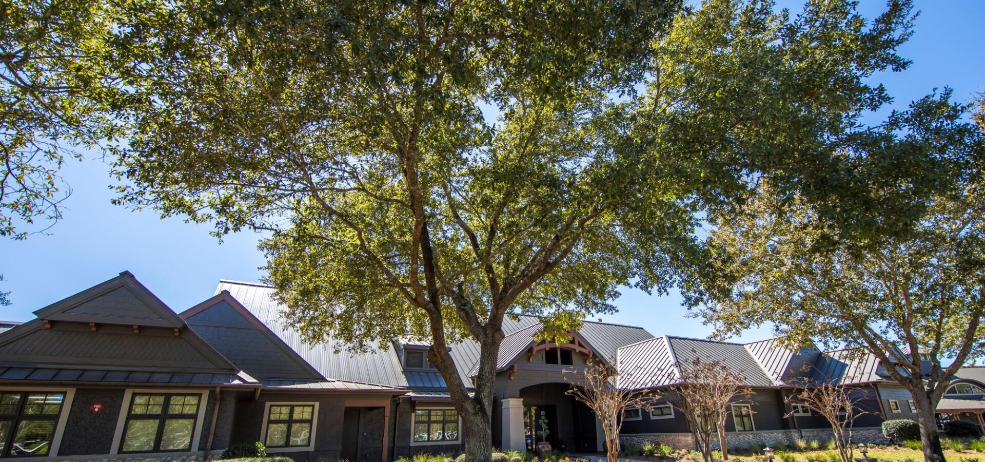 Shark's Tooth Clubhouse front exterior